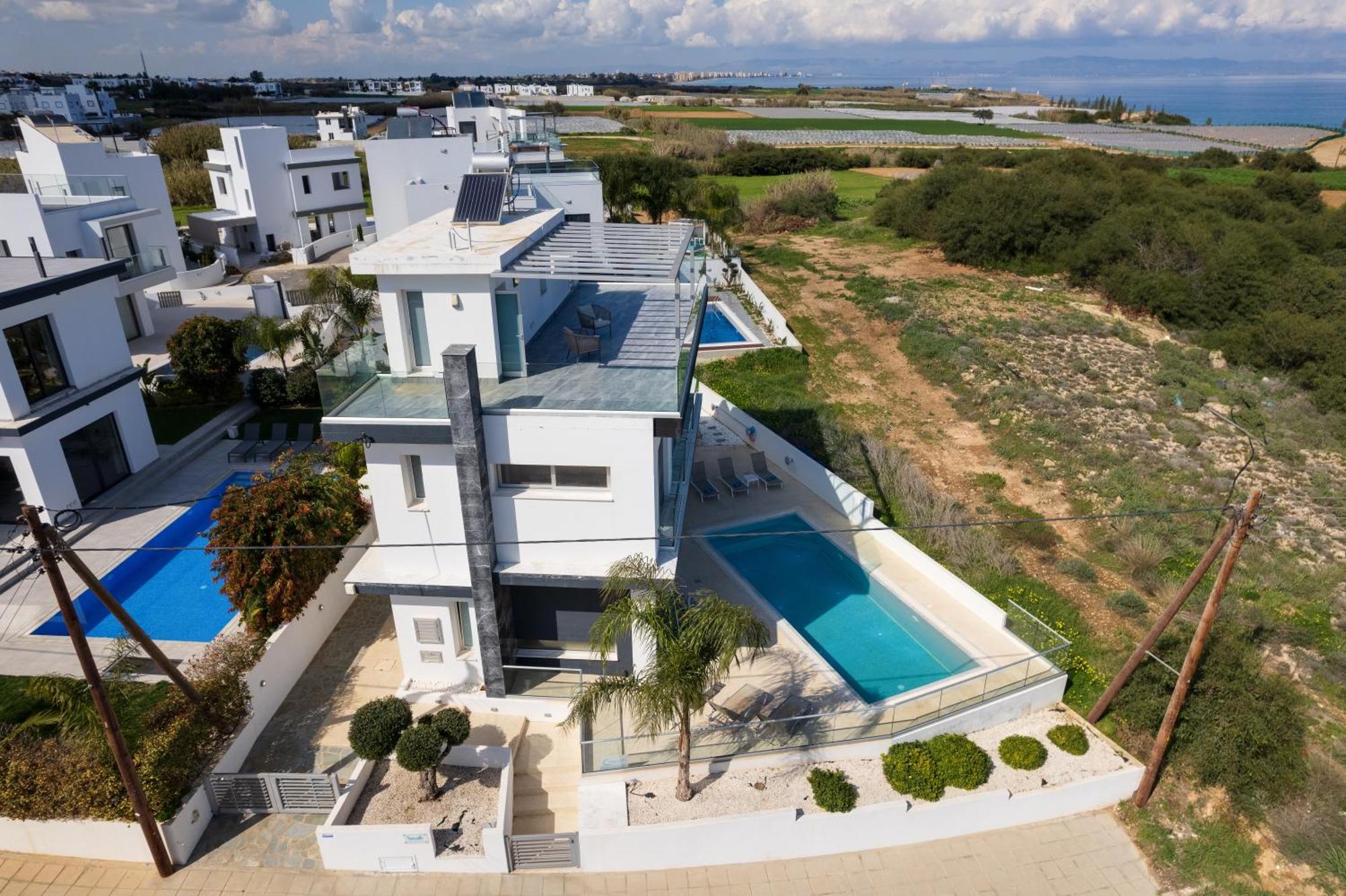 Seaside Luxury Villa Paralimni Exterior photo